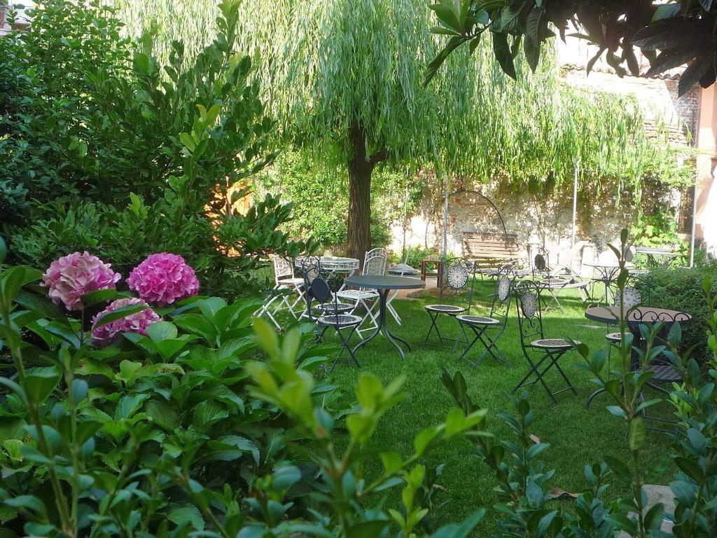 Lori'S Inn Мондові Номер фото
