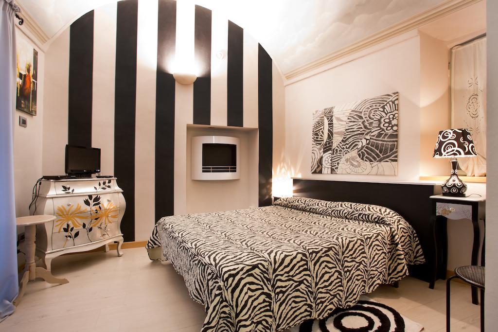 Lori'S Inn Мондові Номер фото